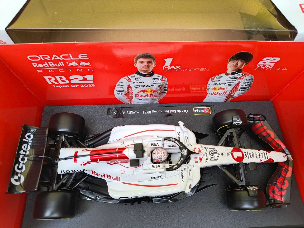 Miniatura F1 1:18 Red Bull RB21 GP Japão Max Verstappen NOVA