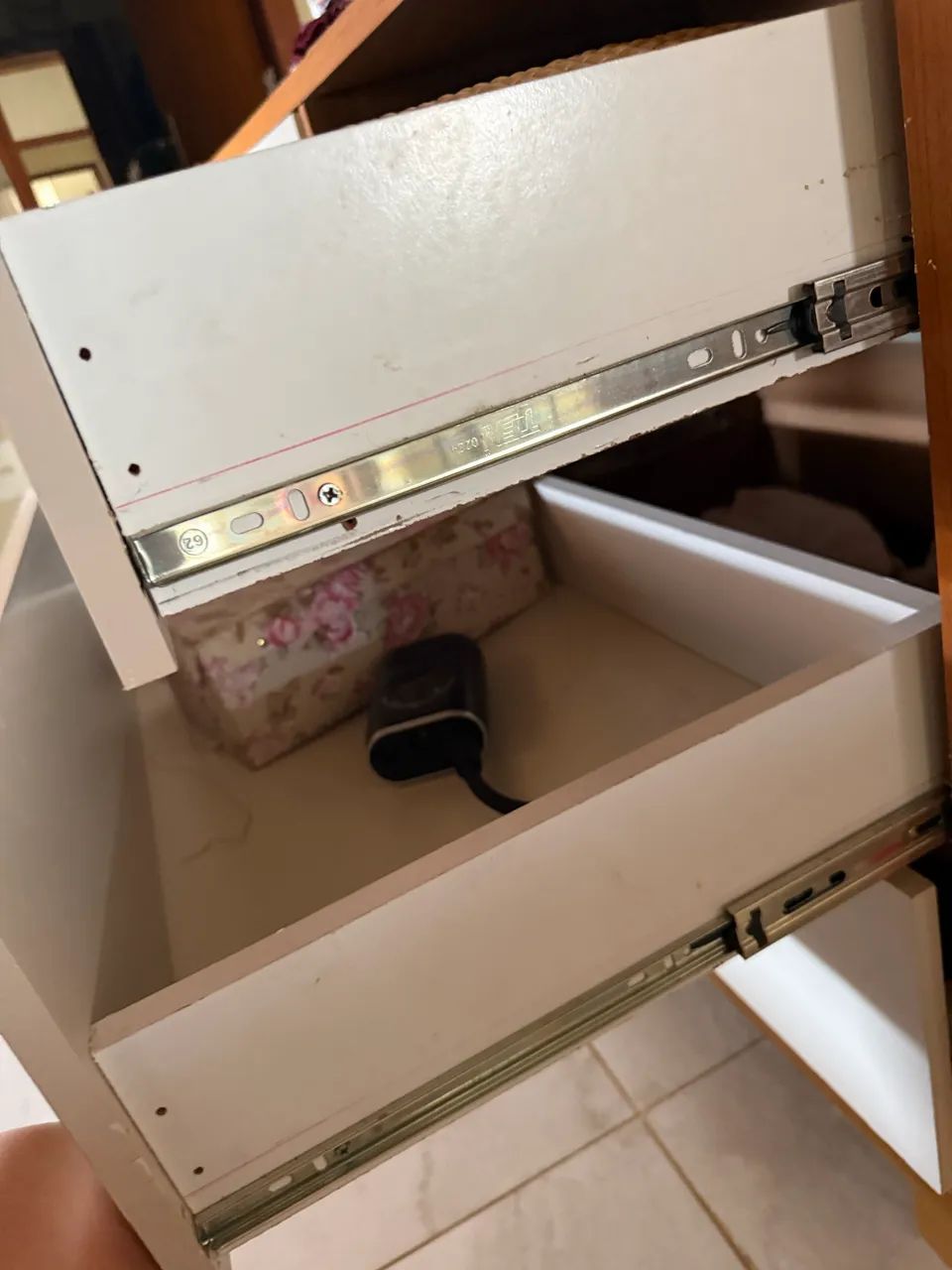 Cômoda MDF nova 6 gavetas grandes  - Foto 4