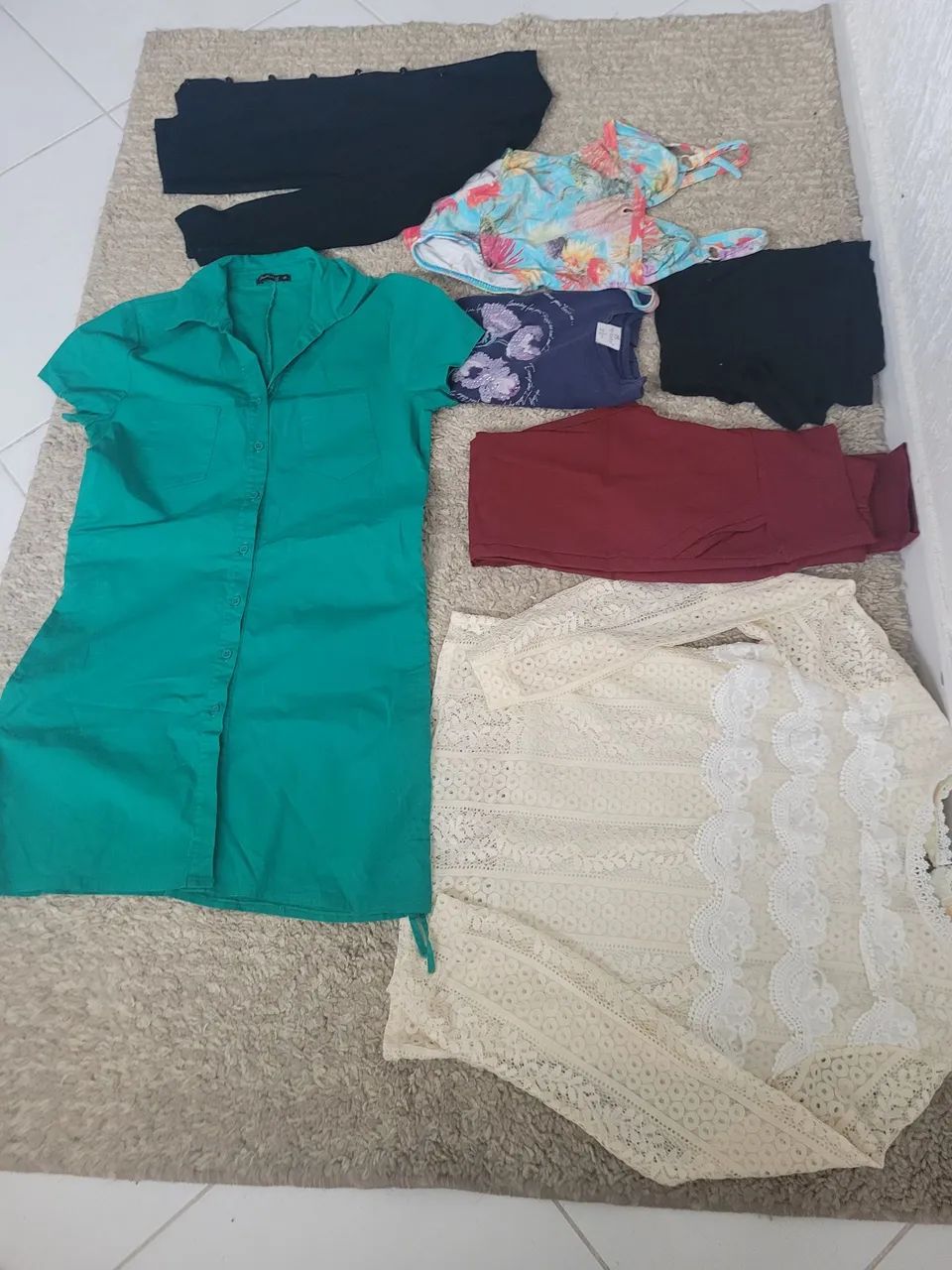 Lote com 5 peças de roupas juvenil  - Foto 2