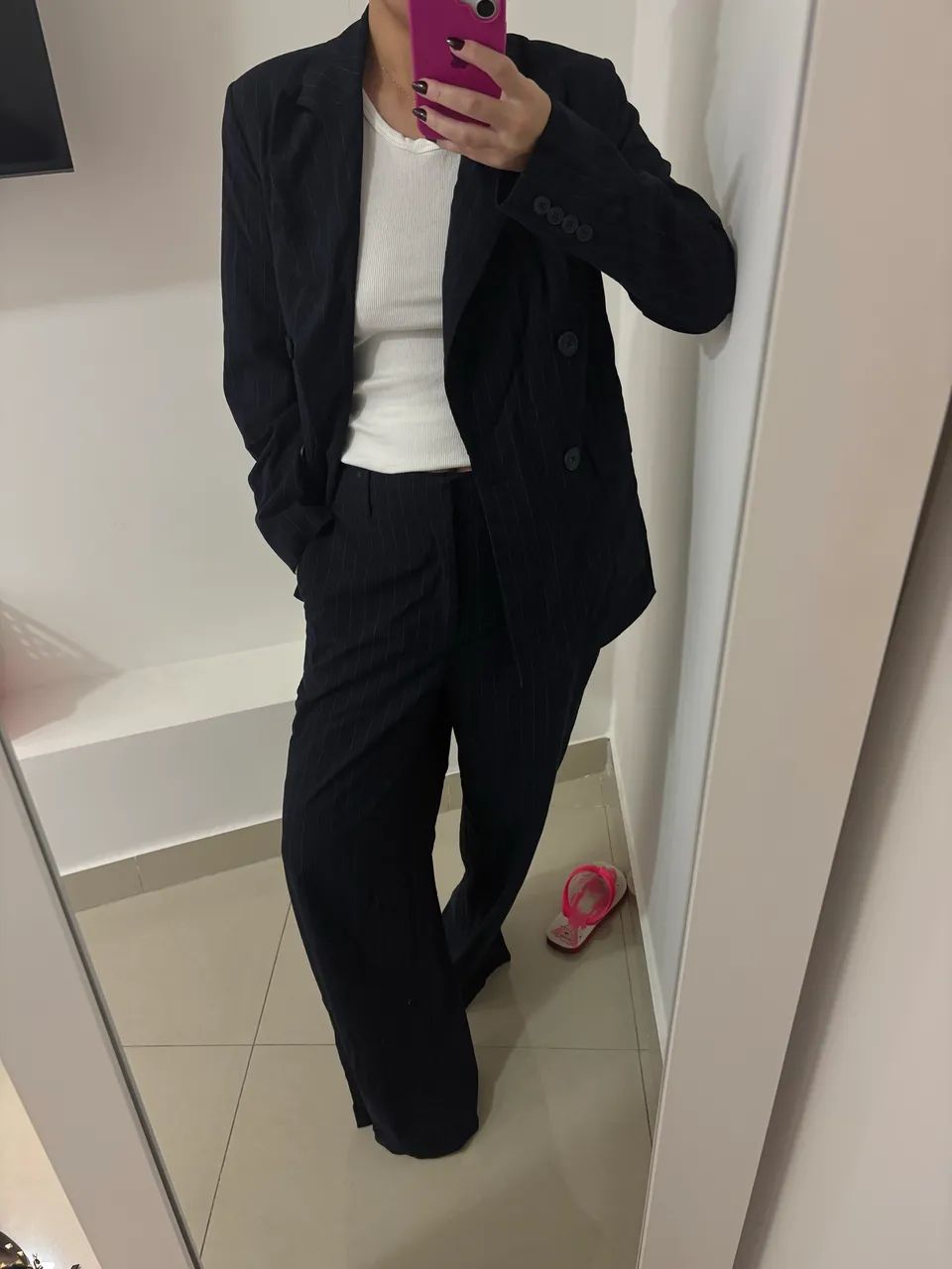 Conjunto de calça e blazer alfaiataria risca de giz azul marinho  - Foto 3