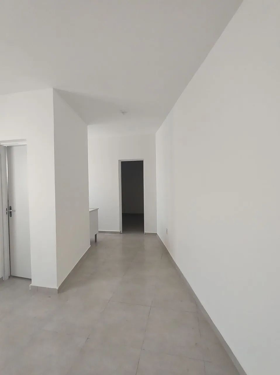Kitnet ampla e arejada com espaço extra - Foto 4