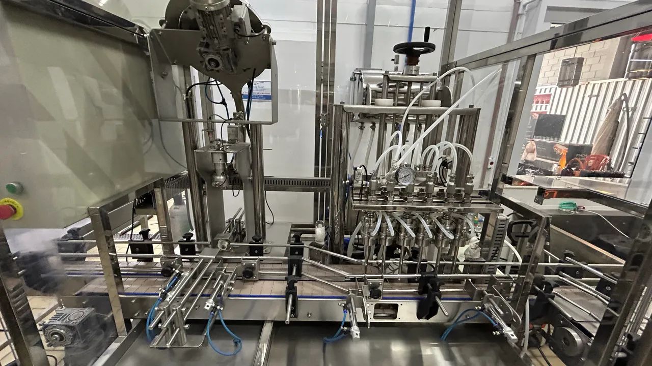 Envasadora/enchedora automática para líquidos e pastosos 6 bicos 200 litros/hora