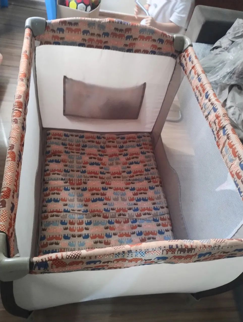 Pinteiro e berço portátil 