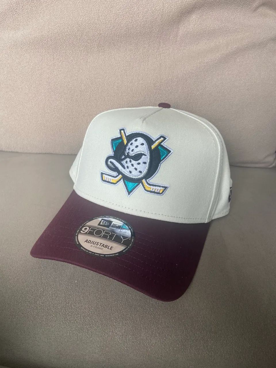 Vendo boné novo New Era super patos