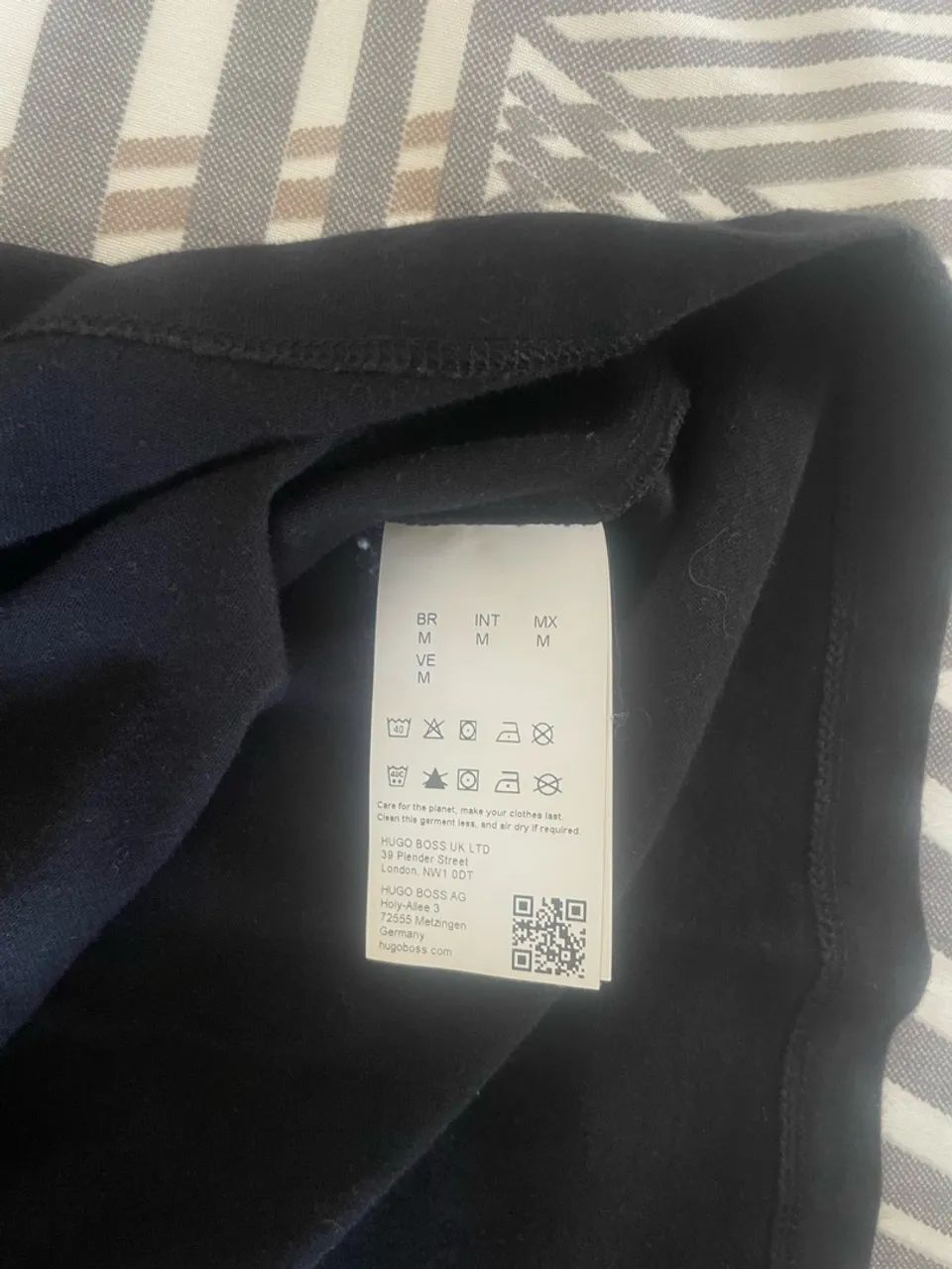 Camiseta Hugo preta M nova - Foto 2