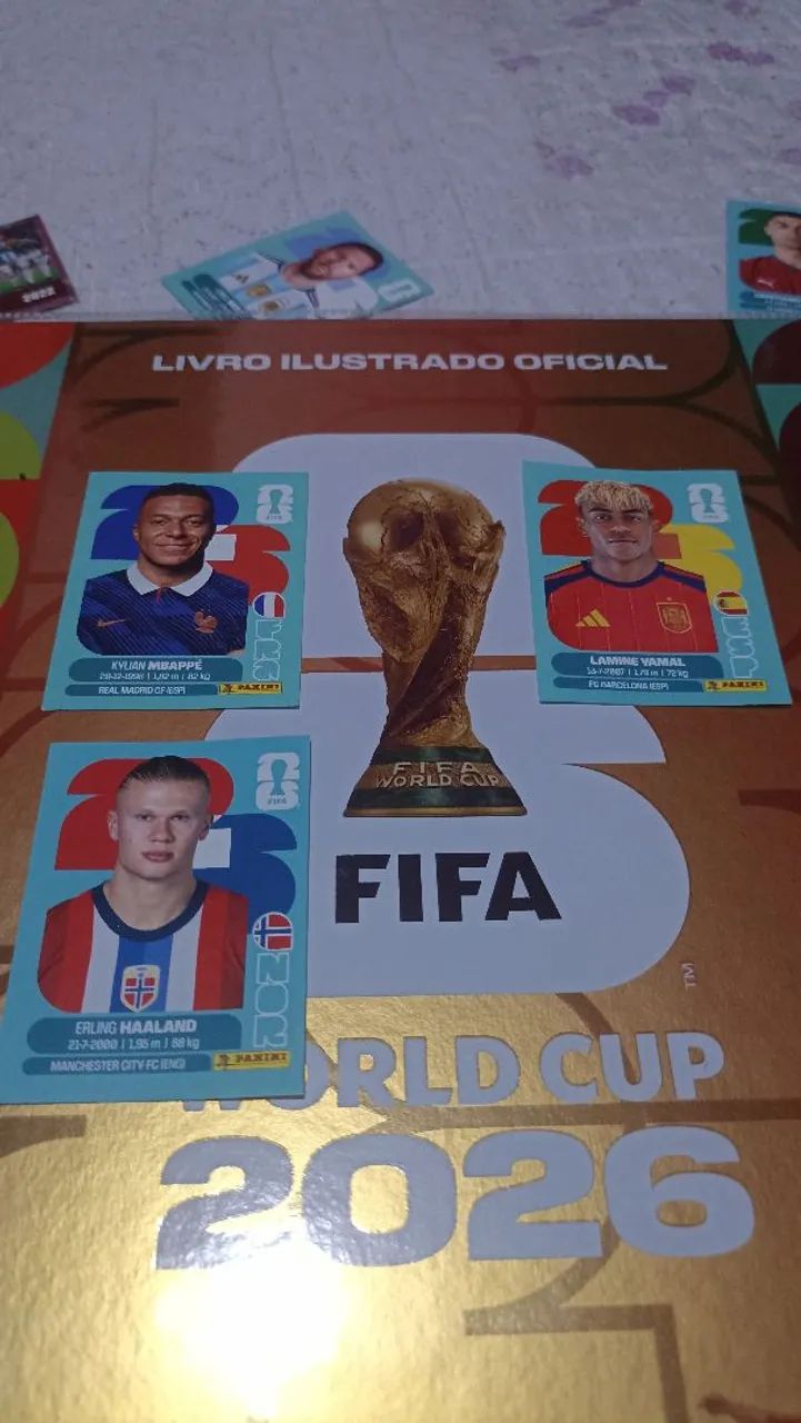 Vendo ou troco por várias figurinhas que eu precise 