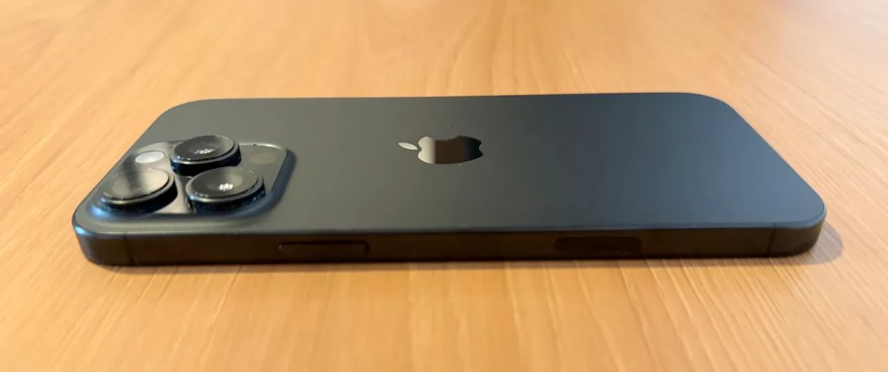 iPhone 16 Pro Max Titânio Preto - Impecável 