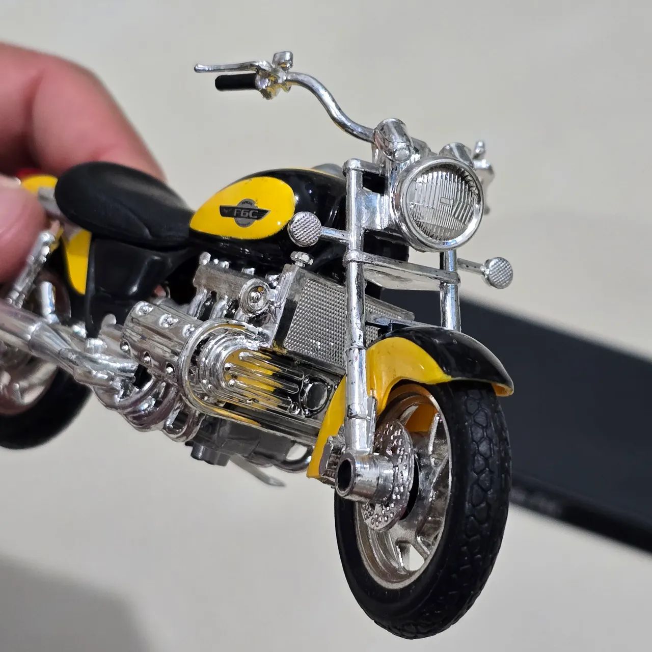 Miniatura Maisto moto Honda F6C - Foto 4