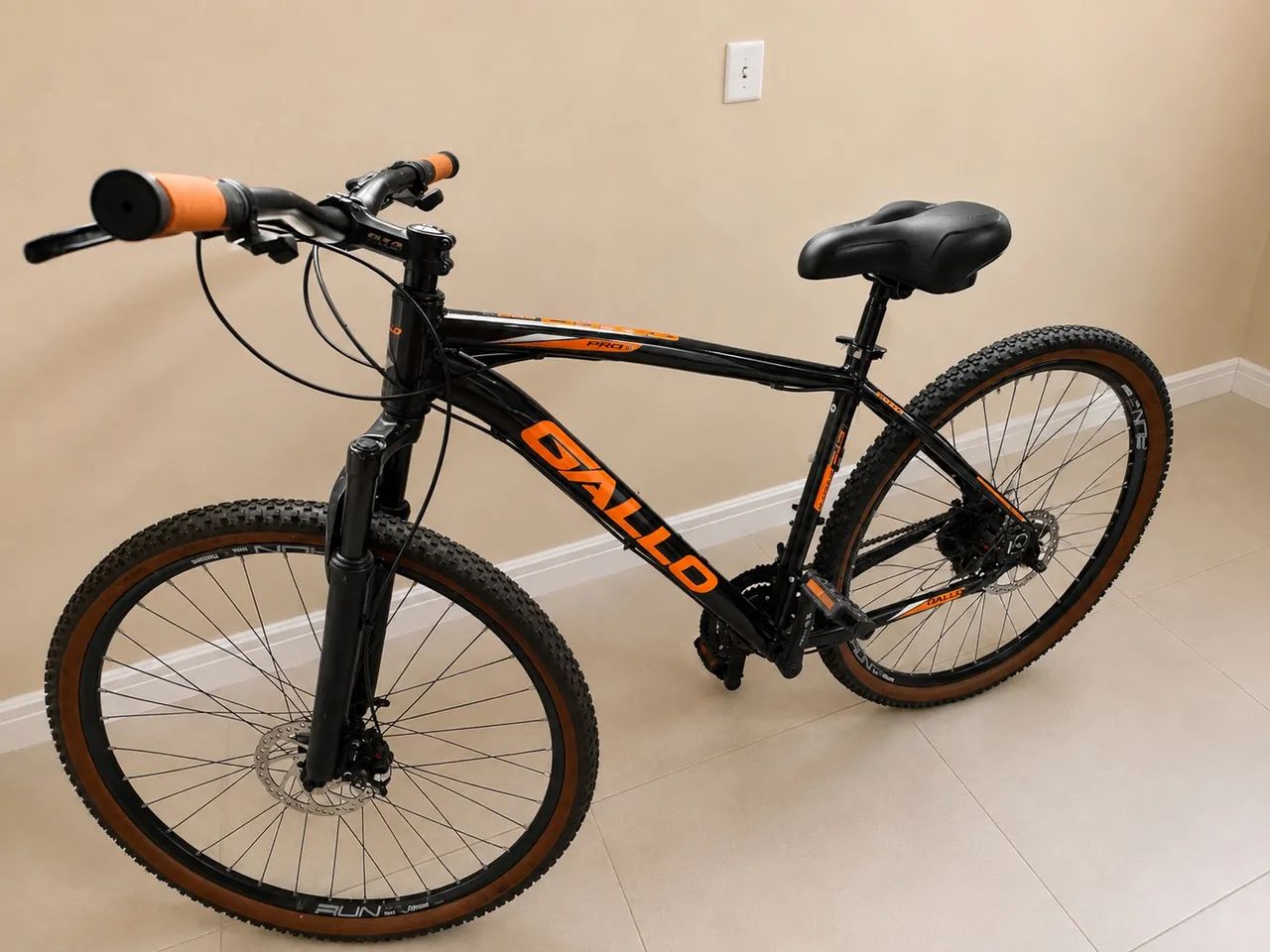 Bicicleta Gallo Aro 26 MTB Suspensão e Freio a Disco