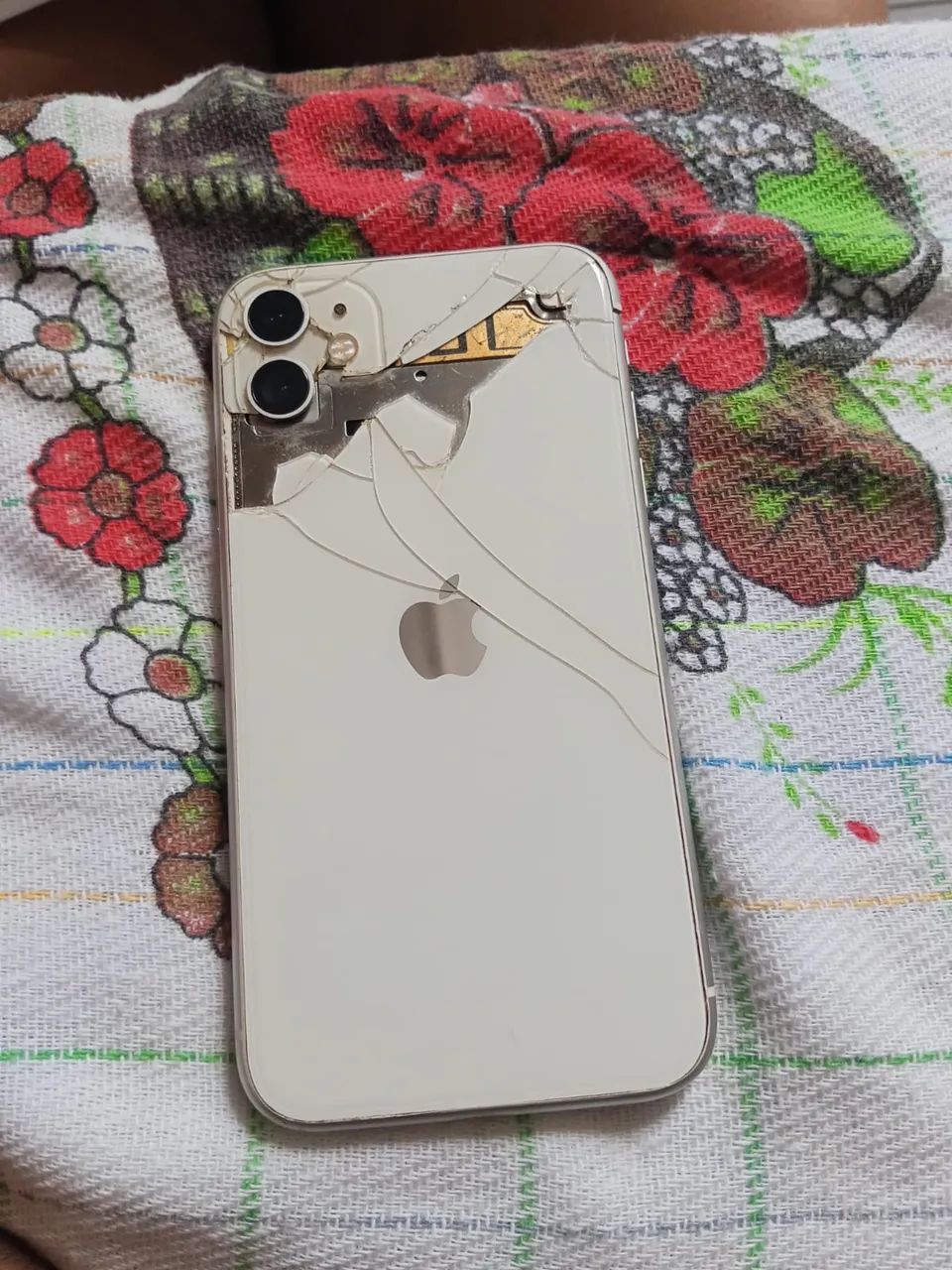 Carcaça iPhone 11 - Traseira e Display Quebrados - Foto 3