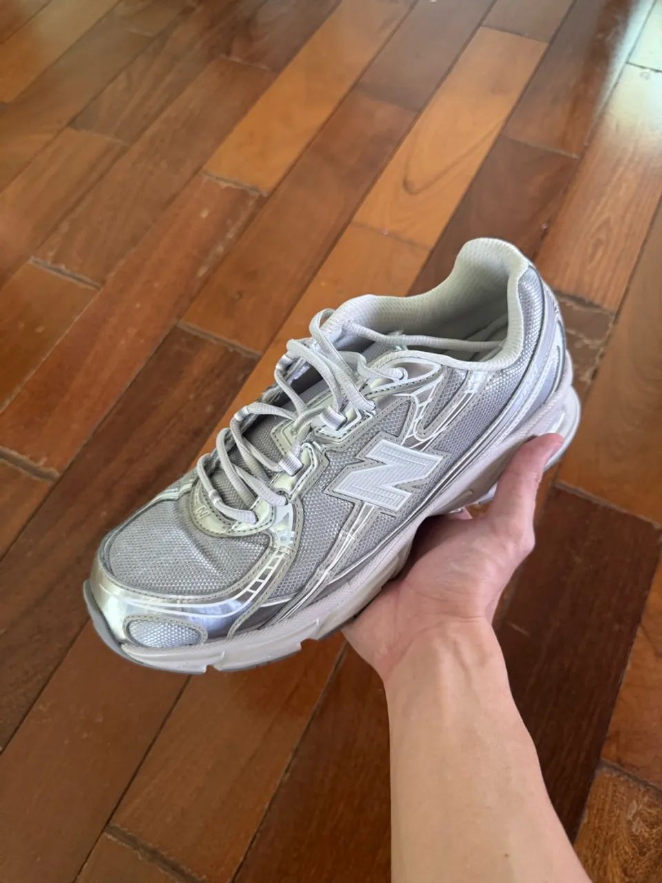 Tênis New Balance 740 prata Tam.40