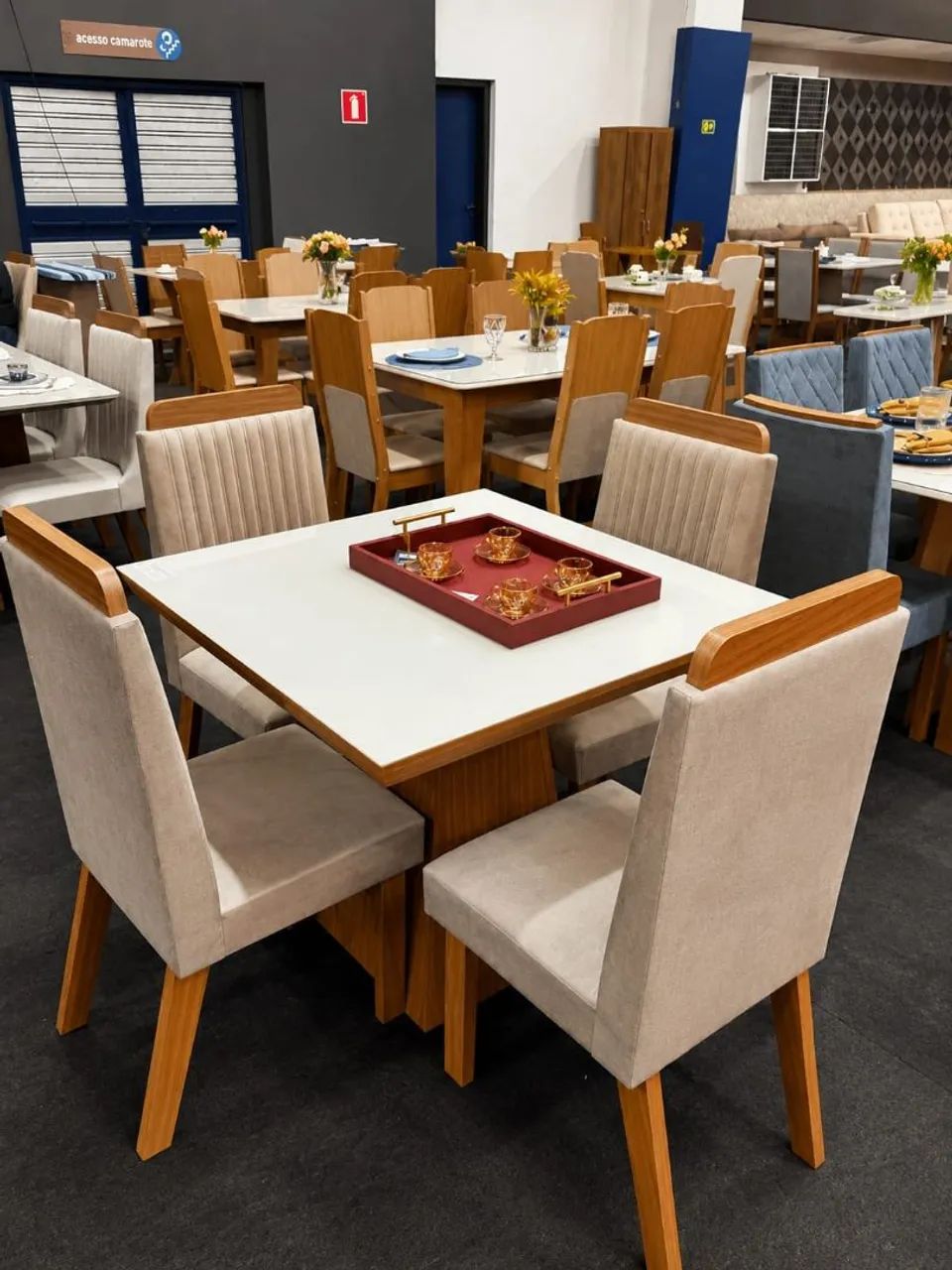 Mesa de Jantar 4 Cadeiras LJ Prada 90x90 - Nova e embalada!!