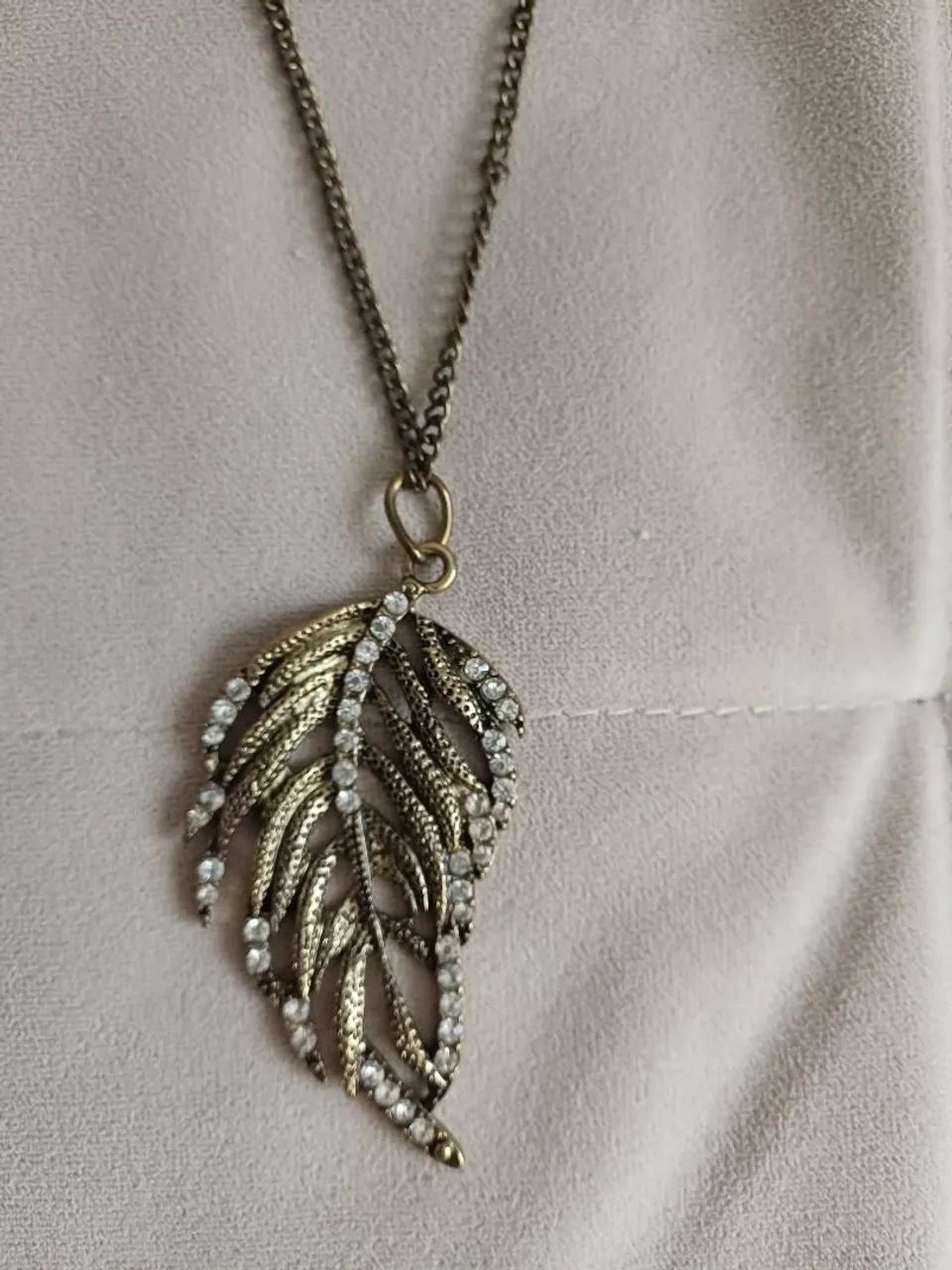 Colar feminino pena com strass - Foto 2