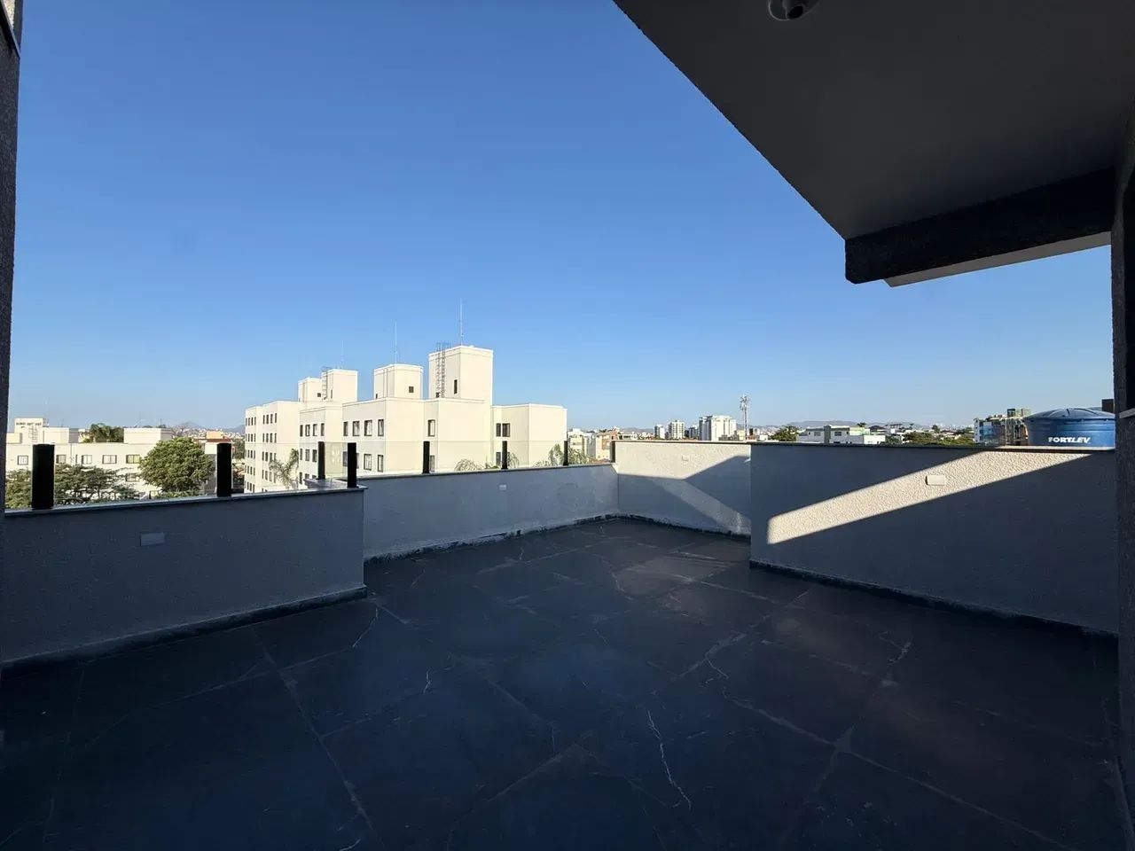Cobertura com 2 quartos sendo 1 suíte 3 banheiros 2 vagas - Foto 5