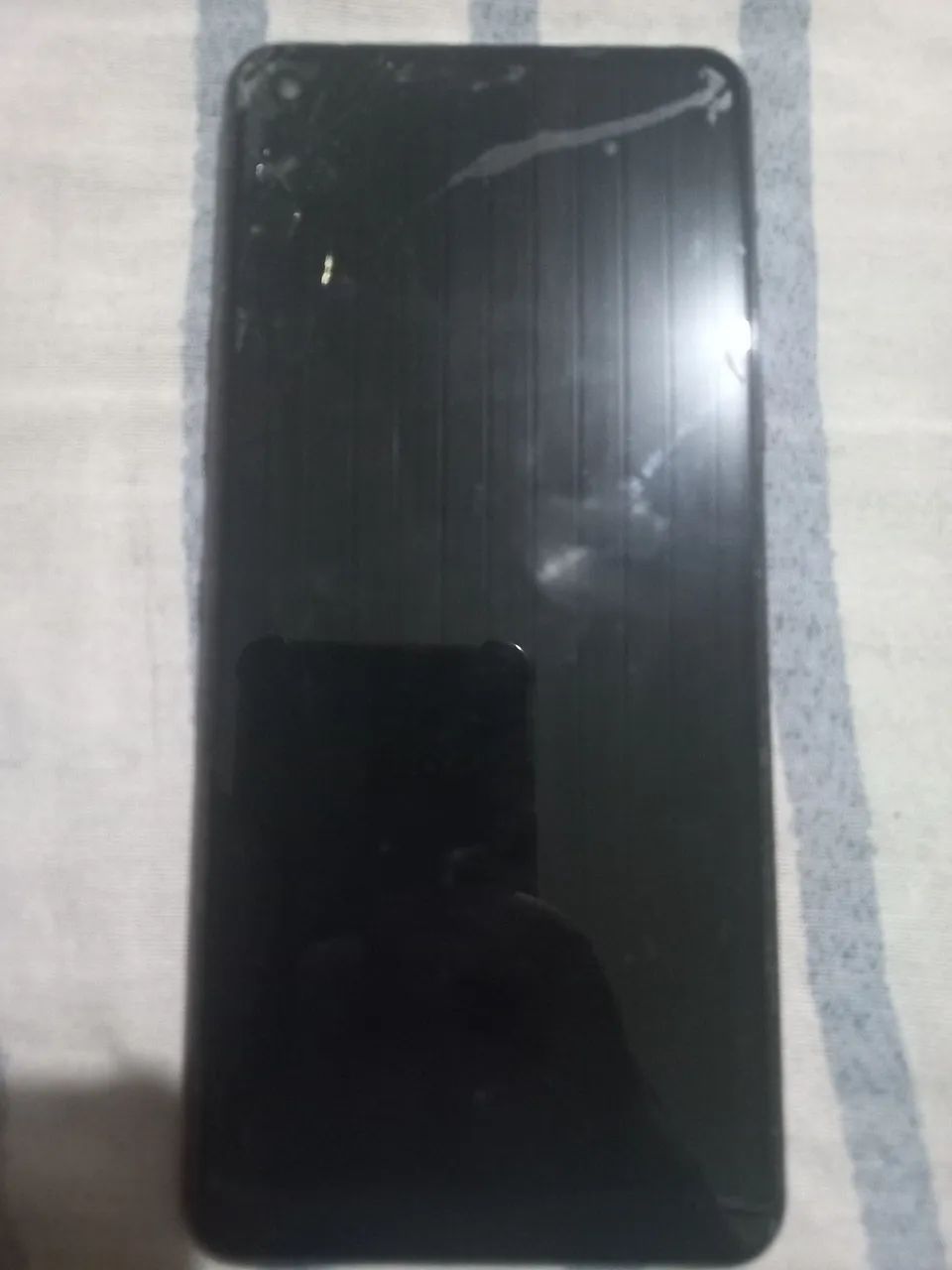 LG K51S com detalhe 
