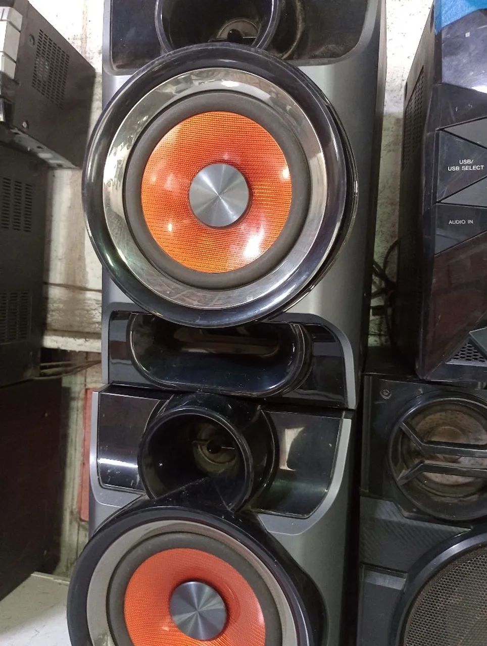 caixas de som  e subwooff em perfeito estado apenas marcas de uso  a unidade custará 350$ - Foto 2