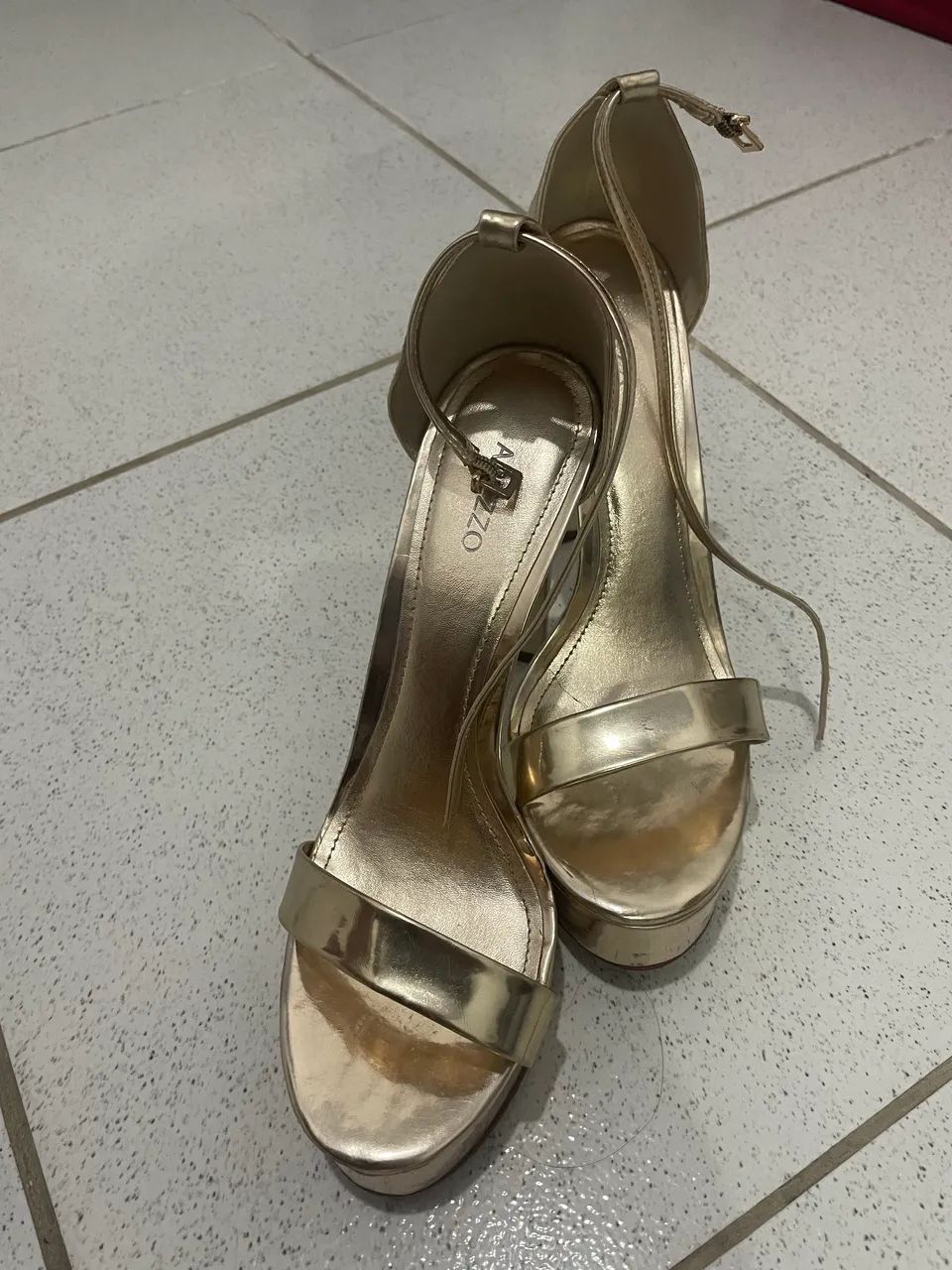 Sandália Arezzo dourada ? - Foto 4