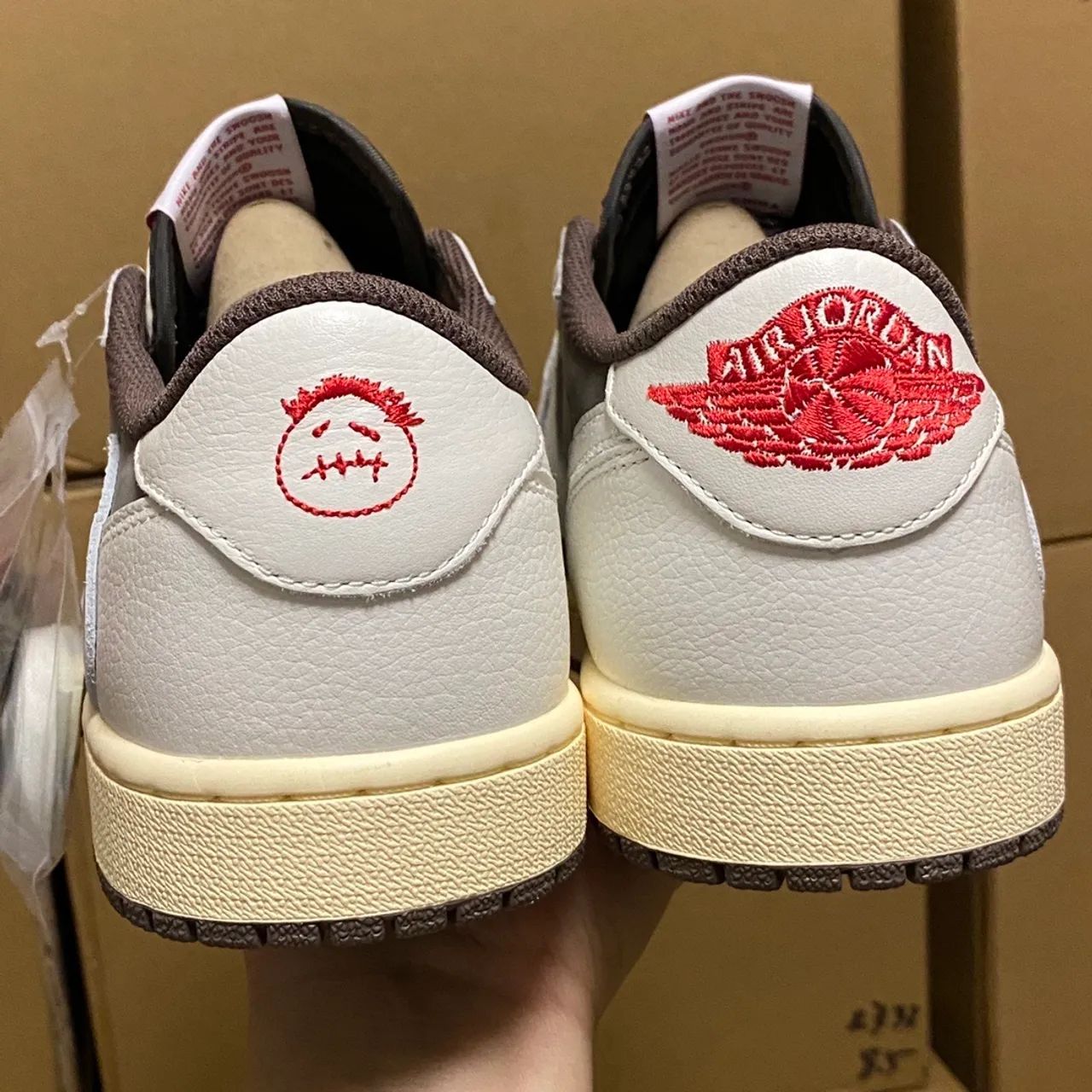 Air Jordan 1 x Travis Scott - Foto 3