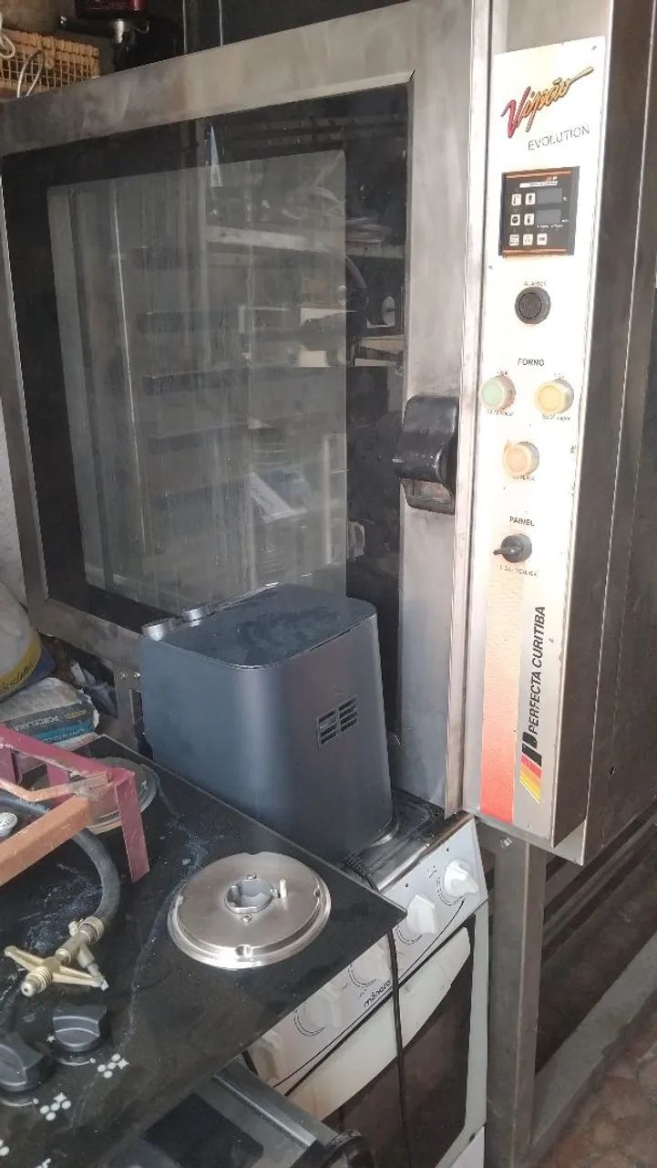 Forno Vipao Uno Evolution A gás 200/60HZ TRIF -CV ótimo estado.