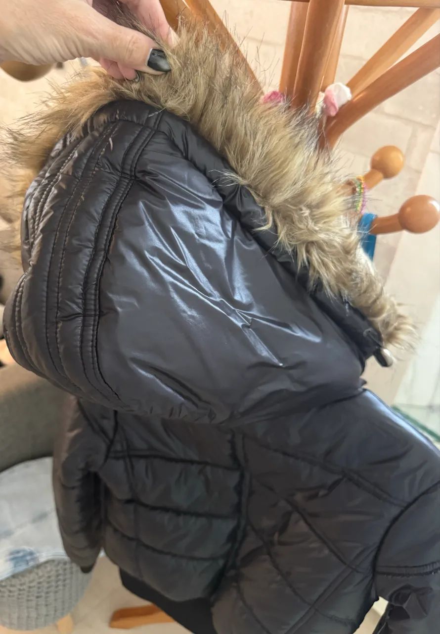 Jaqueta NOVA Preta Acolchoada para Neve com Capuz - Foto 3