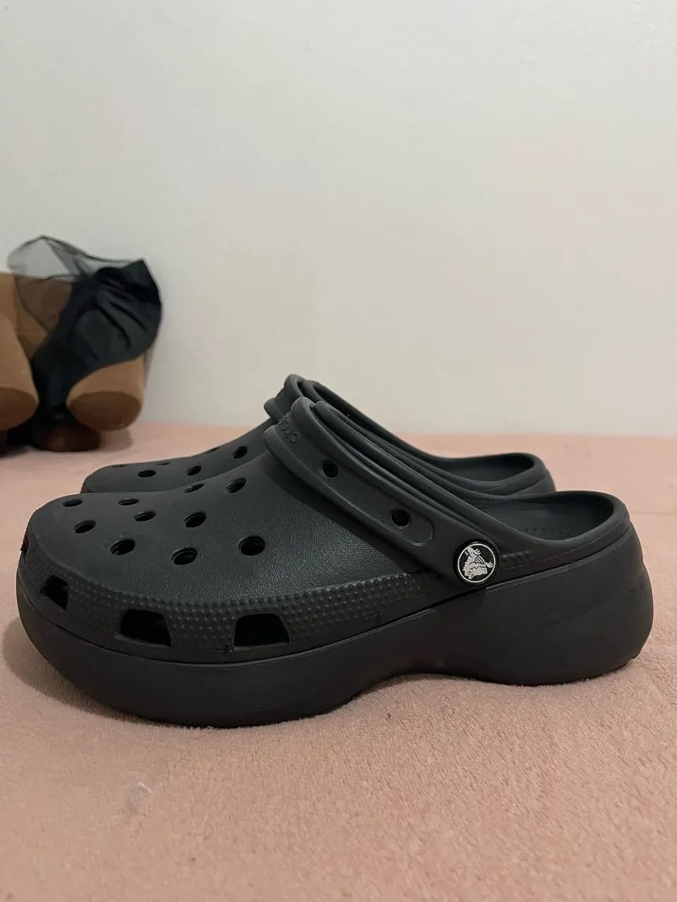 Vendo Crocs de plataforma  - Foto 4
