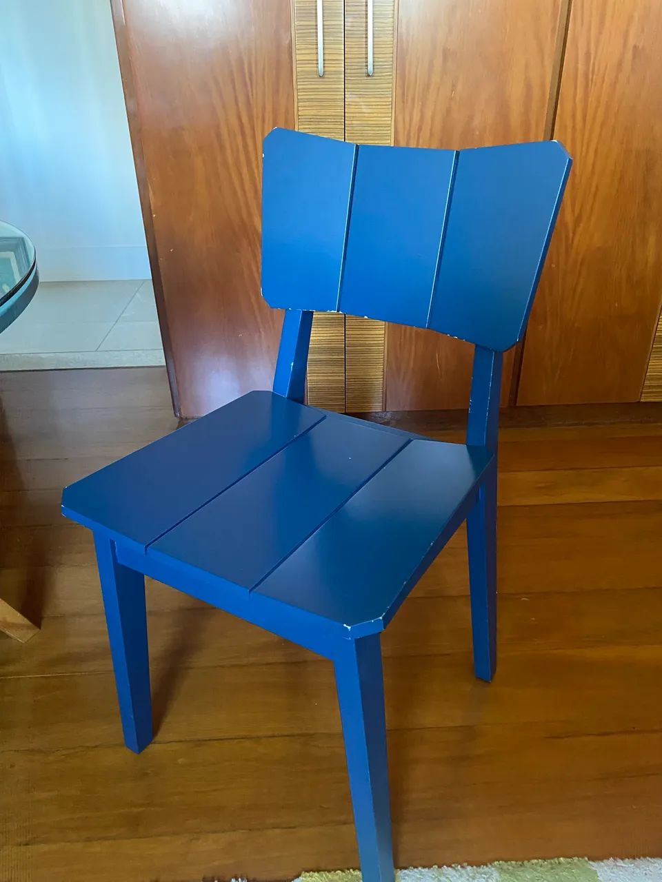 Conjunto três cadeiras Uma e mesa laqueada azul 98 cm, marca Oppa - Foto 3