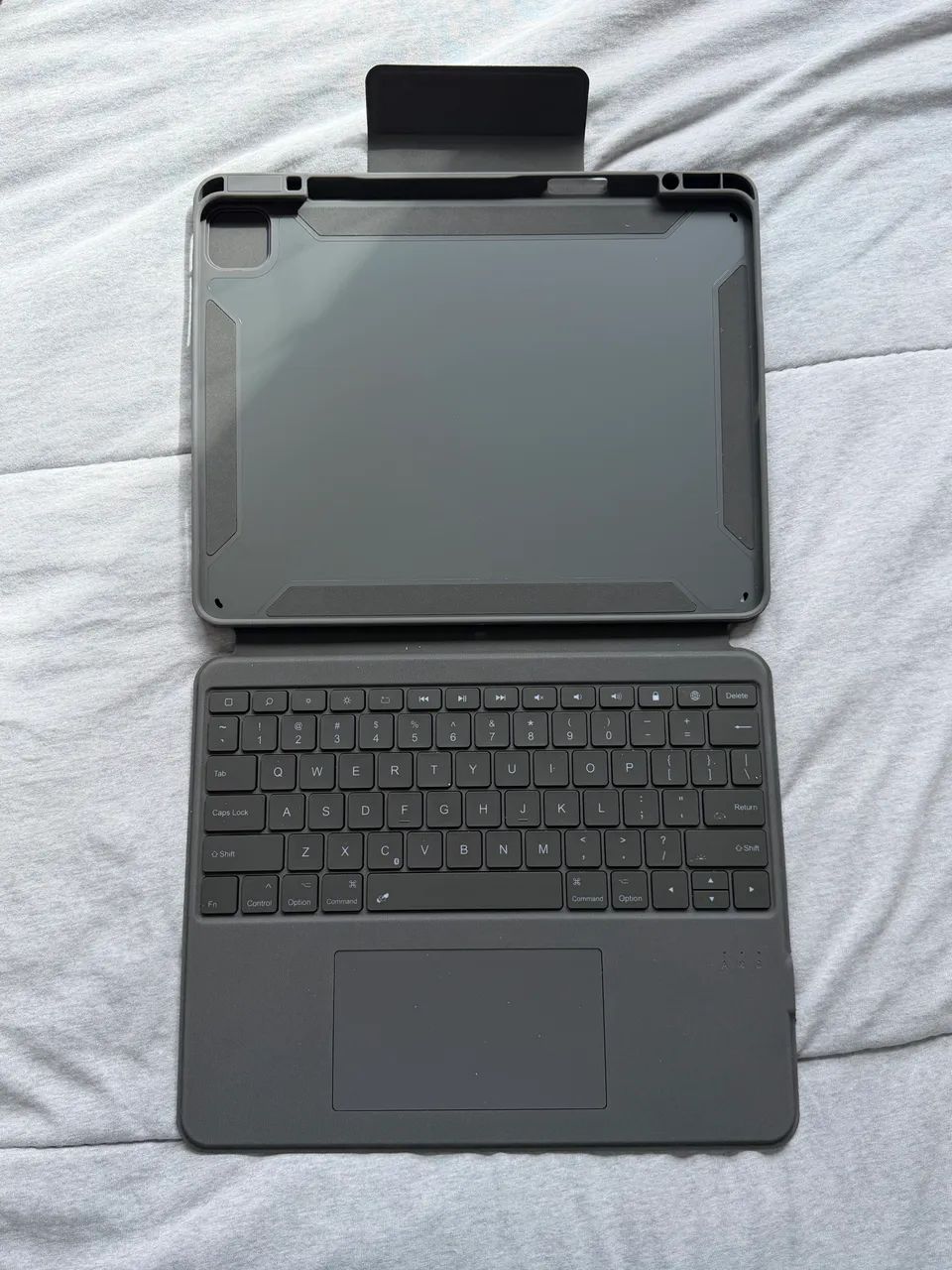 Capa com Teclado para iPad Air 13 - Foto 2