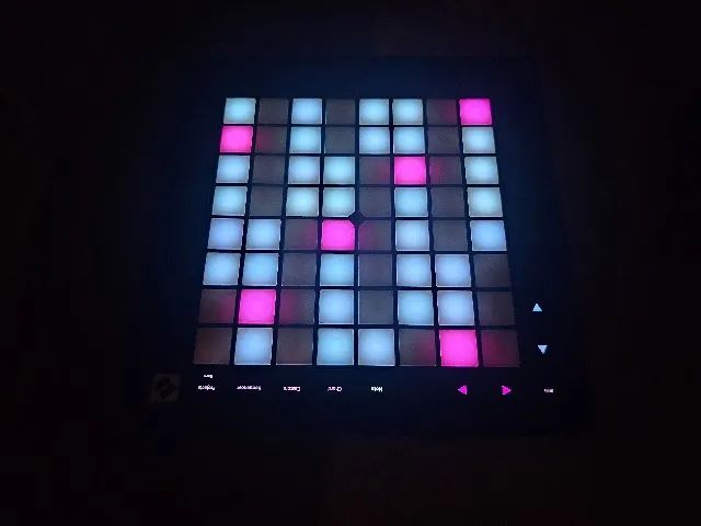 Controlador Novation Launchpad Pro MK3 com cabos - Foto 2
