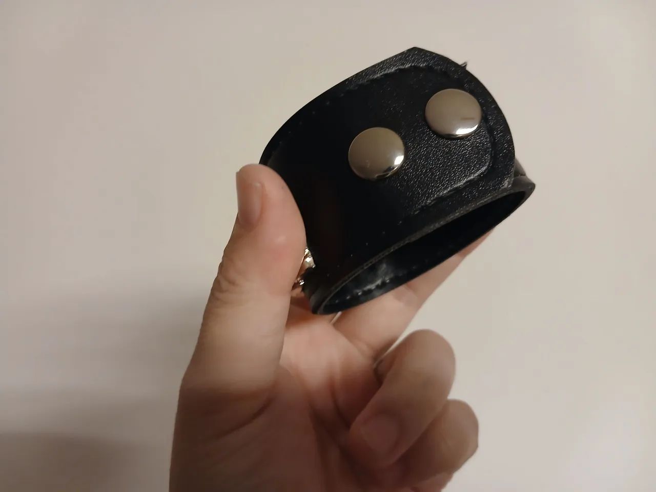 Bracelete de couro com balas - Foto 2