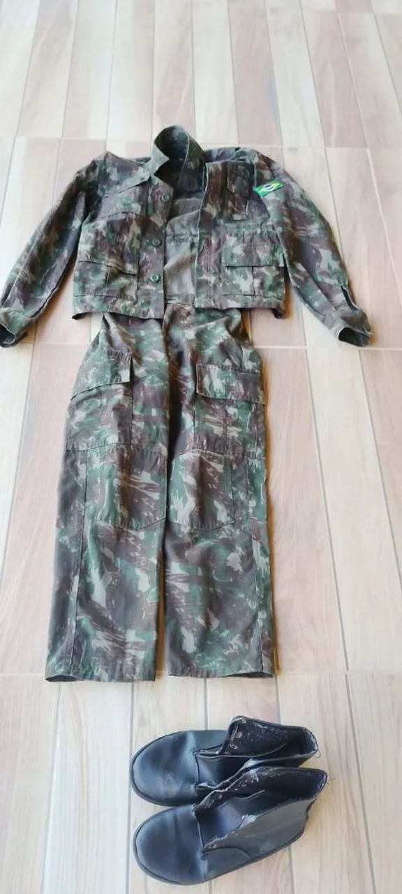 Roupa infantil do exército 
