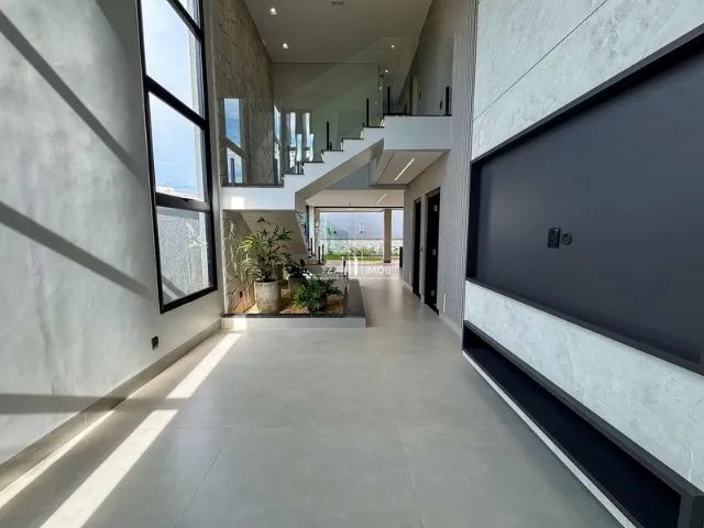 Sobrado com 4 suítes plenas, incluindo uma térrea e uma master com closet. - Foto 3