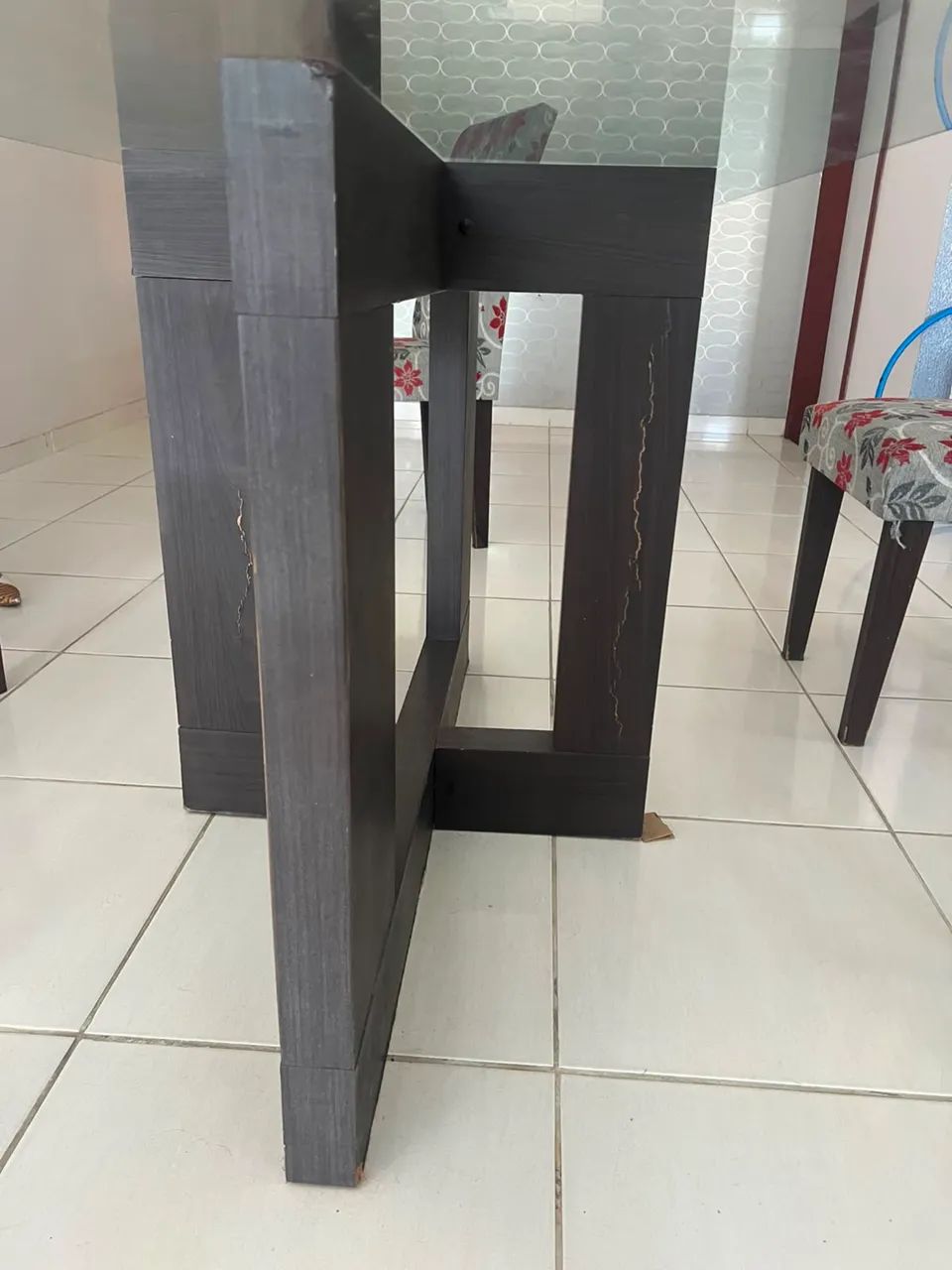 Mesa de Vidro com 6 cadeiras - Foto 2