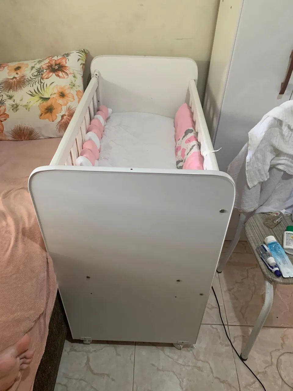 vendo mini berço com colchão, e se quiser com kit berço rosa  - Foto 2