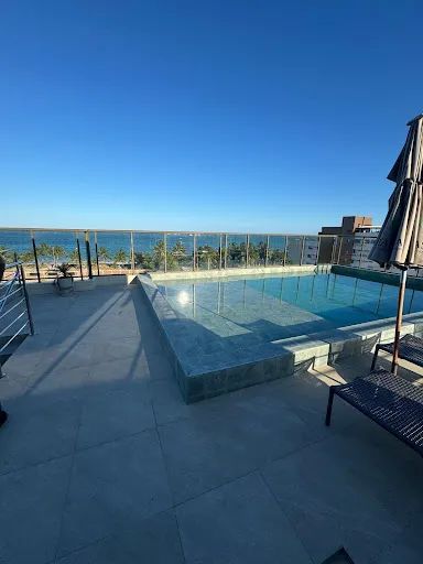 Apartamento Térreo com 2 Quartos + Área Externa Privativa, à 100m do Mar