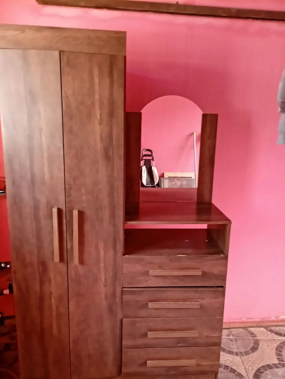 Guarda roupa solteiro com espelho 