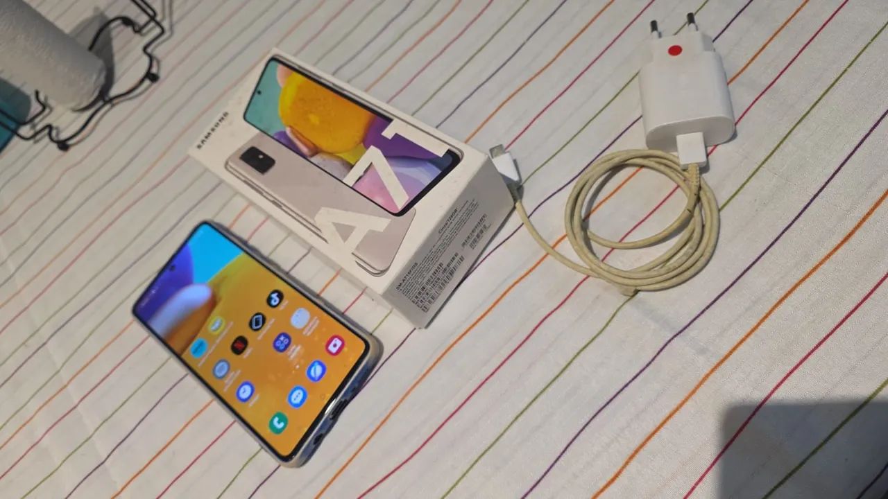 Smartphone Samsung A71 128GB Usado