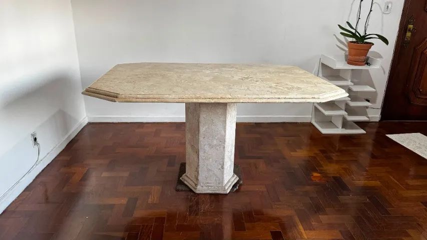 Mesa de Jantar em Mármore