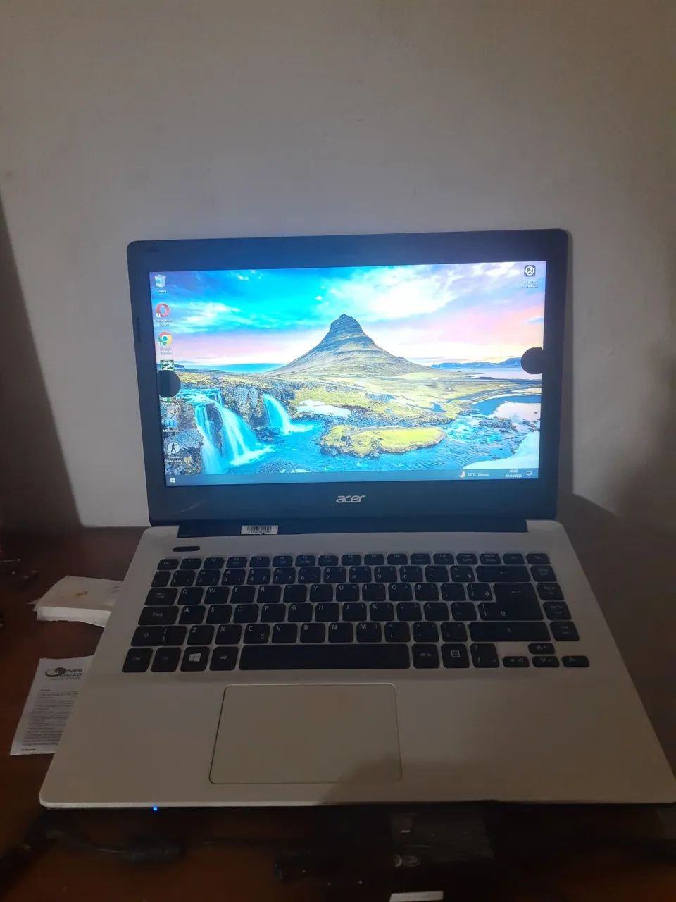 Notebook Acer aspire E5 471 mancha tela  - Foto 2