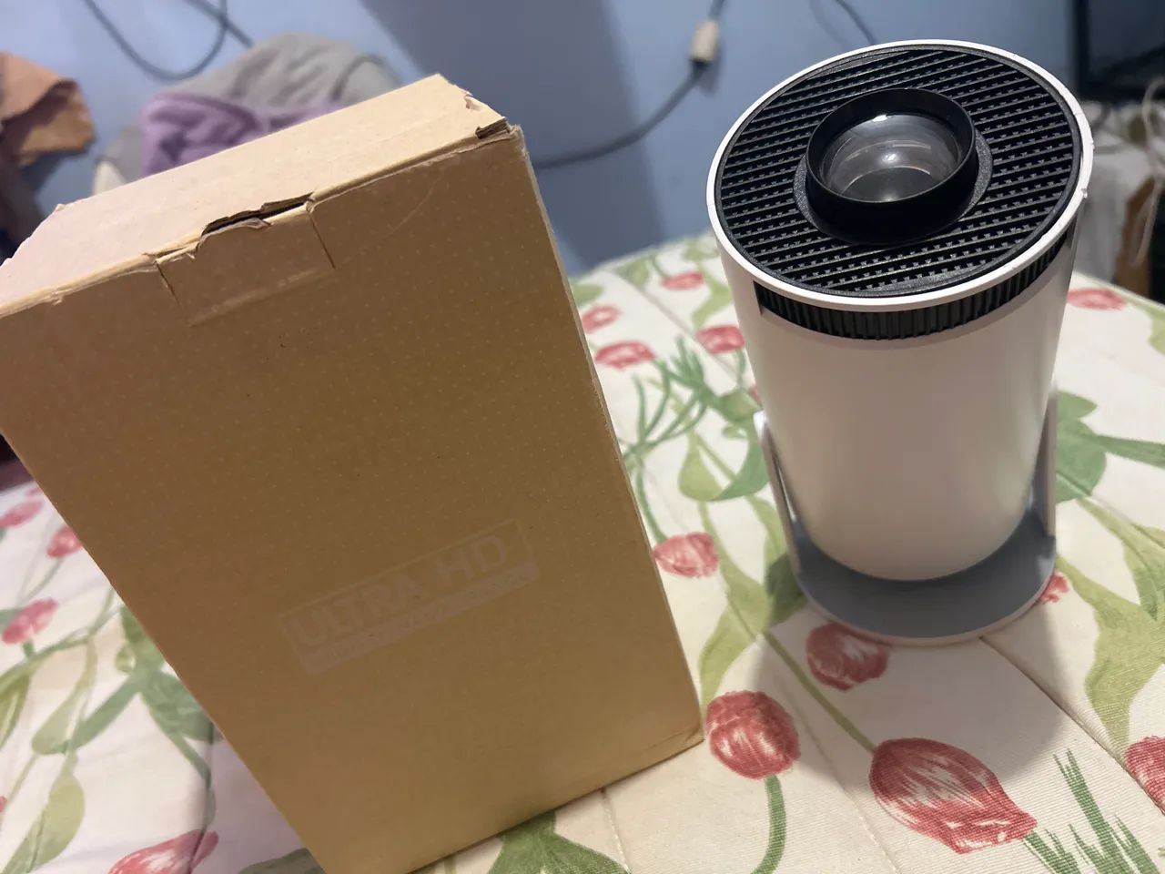 mini projetor portátil inteligente HY300