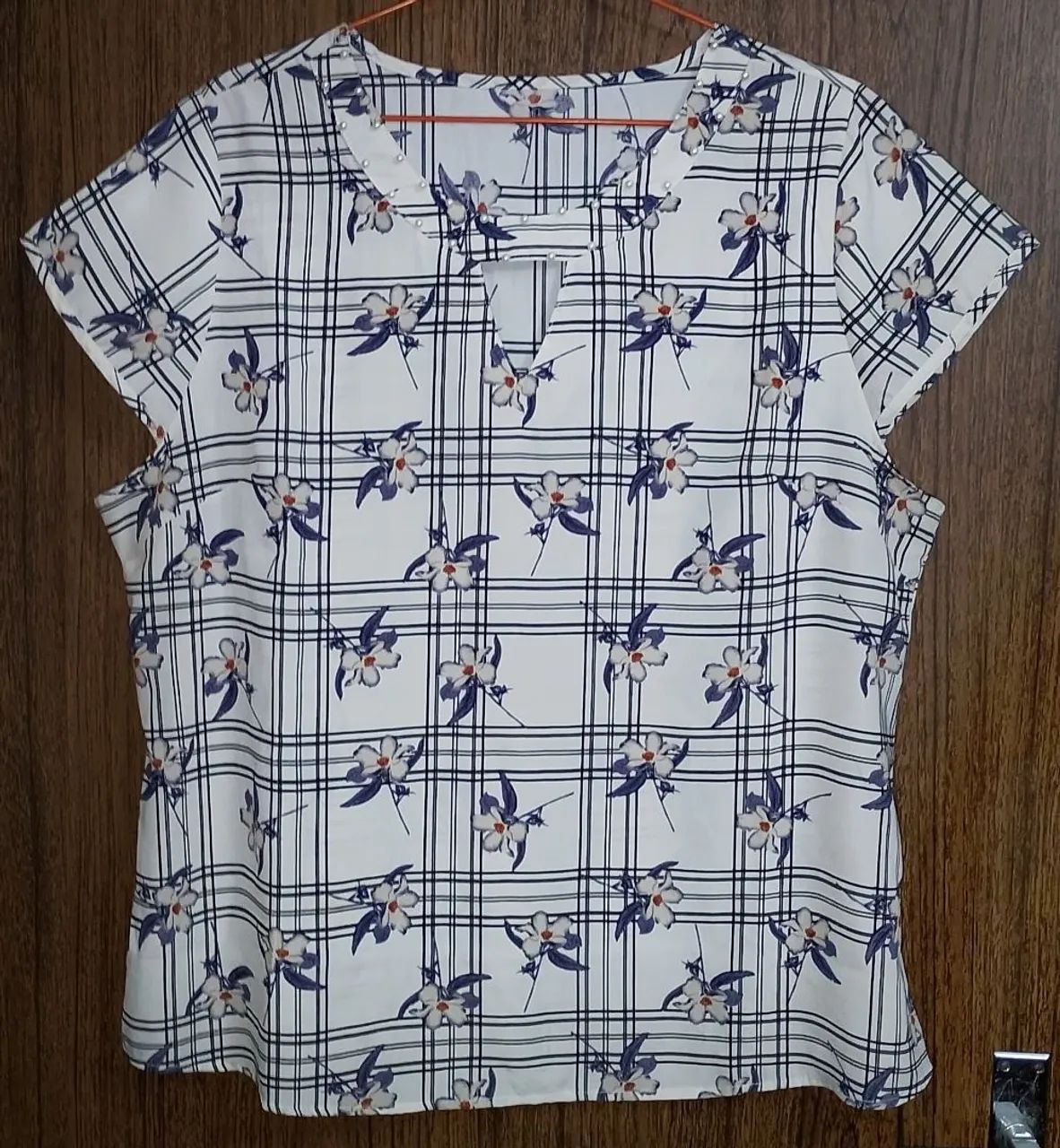 Blusa Feminina Cinza com Pérolas Tamanho 52