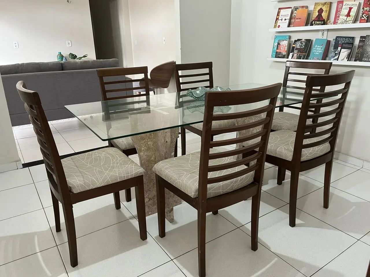 Mesa Vidro com Base em Marmore + 6 cadeiras - Foto 2