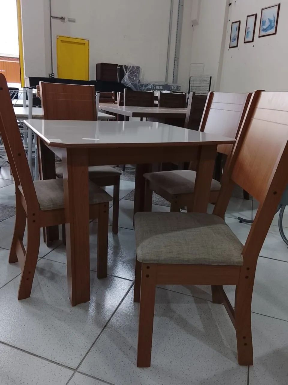 MESA NOVA COM 4 CADEIRAS - Foto 2
