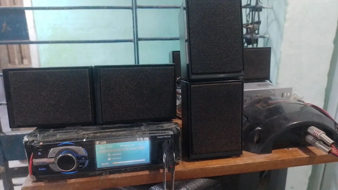 Rádio automotivo.