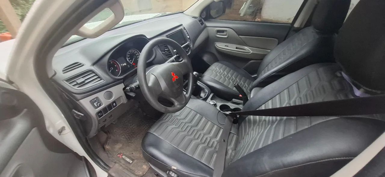 L200 triton ano 2023 com 68 mil km só transferir  - Foto 4