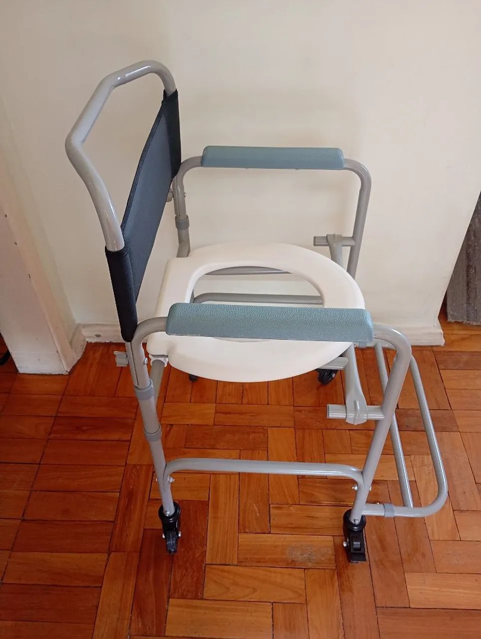 Cadeira higiênica nova - Foto 3