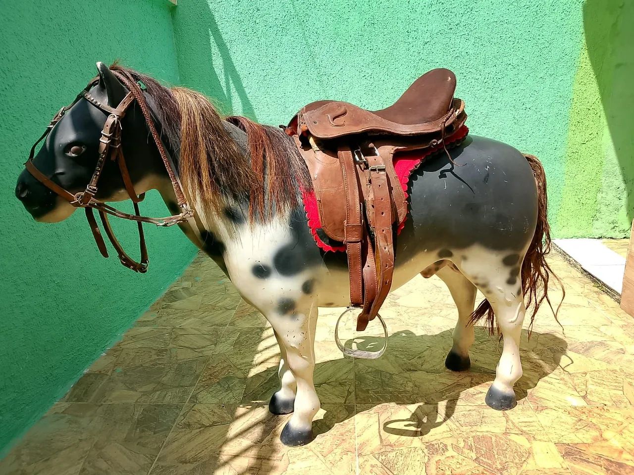 Pônei cenográfico em tamanho real 