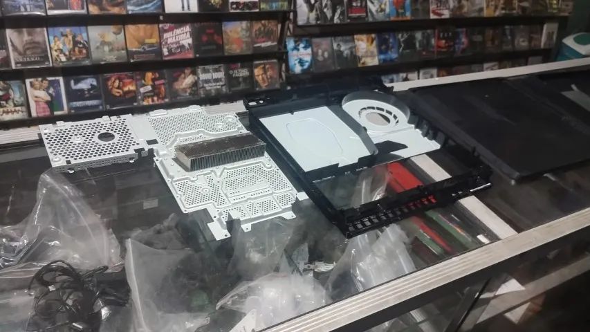 PREVENTIVA E TROCA DA PASTA TÉRMICA DO PS4 PHAT E SLIM - Foto 5