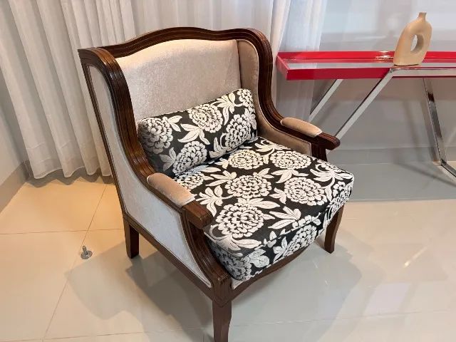Par de Poltronas Clássicas em Madeira Nobre e Jacquard - NOVAS (Sem Uso / Apenas Decoração - Foto 2