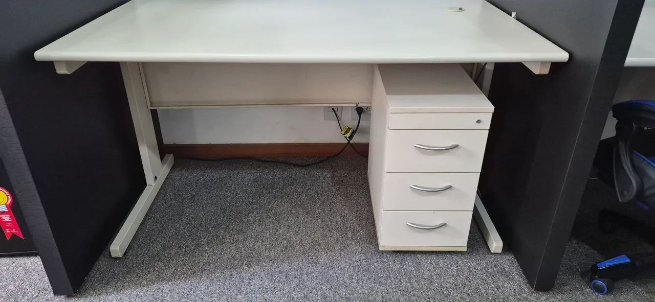 Mesa escritório com gaveteiro solto  - Foto 2