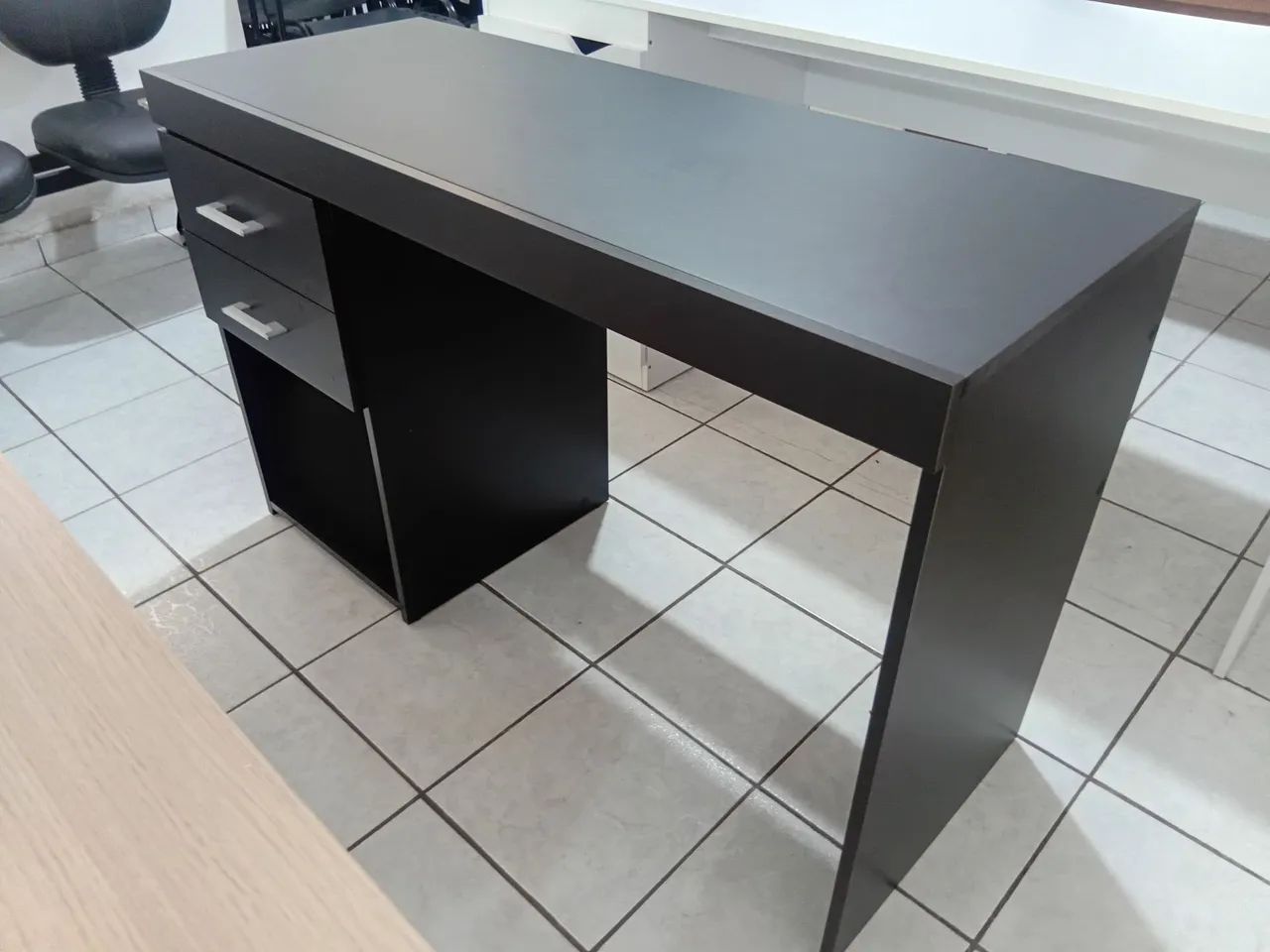 Mesa de 2 gavetas 1.20m preta  - Foto 3